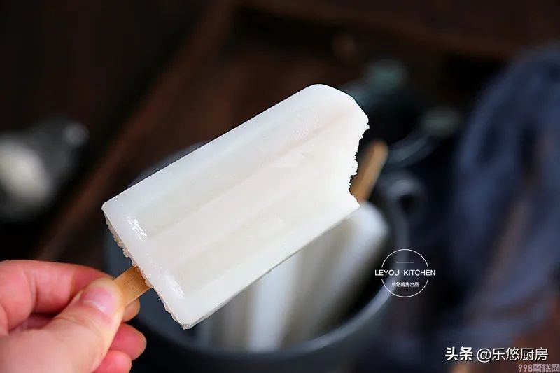小时候常吃的老冰棍，在家做很简单，用牛奶、糖、糯米粉就可以做,想吃可以学(4)