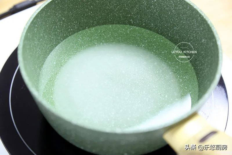 小时候常吃的老冰棍，在家做很简单，用牛奶、糖、糯米粉就可以做,想吃可以学(7)