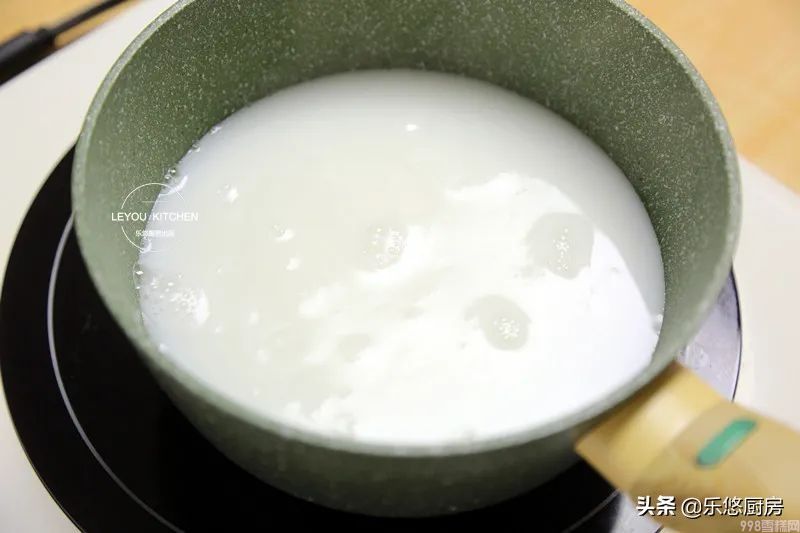 小时候常吃的老冰棍，在家做很简单，用牛奶、糖、糯米粉就可以做,想吃可以学(8)