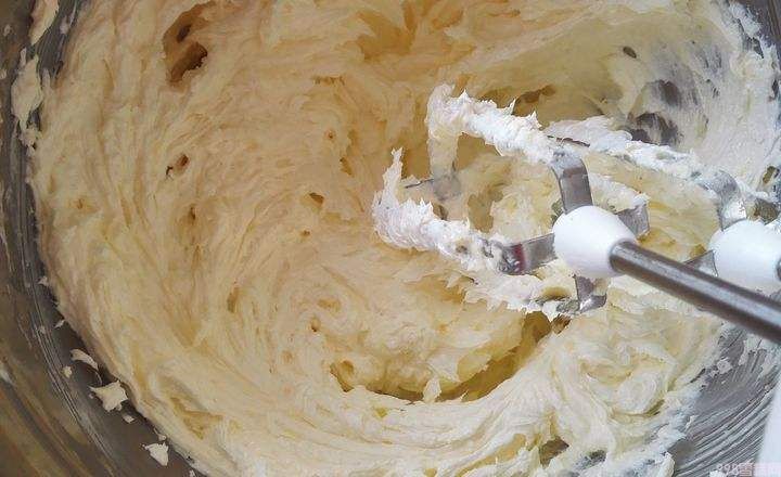 冰淇淋甜筒皮怎么做（现在学做冰淇淋脆皮蛋筒完美融合）(2)