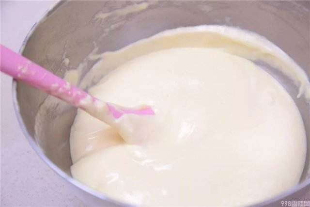 冰淇淋甜筒皮怎么做（现在学做冰淇淋脆皮蛋筒完美融合）(4)