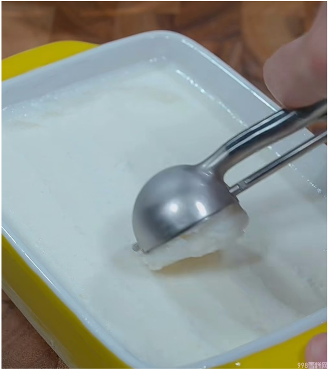 牛奶冰淇淋怎么做才好吃（在家1瓶250毫升纯牛奶就可以完成）(4)