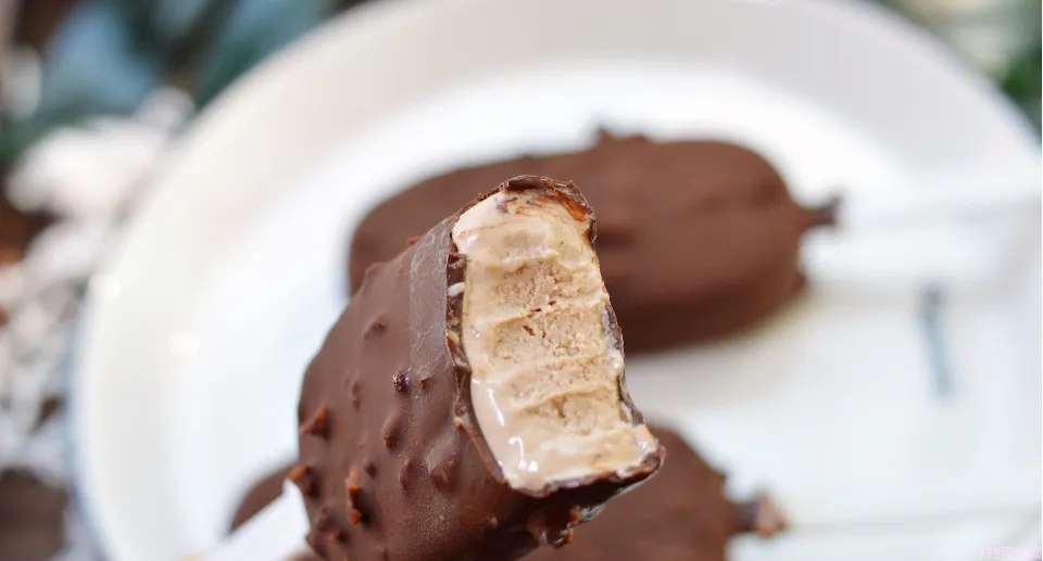 巧克力脆皮雪糕怎么做（分享全网最火的梦龙雪糕做法）(1)