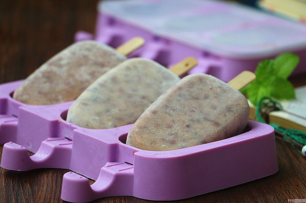 红豆雪糕教学（介绍一碗红豆和半瓶酸奶教你在家做冰棍）(1)