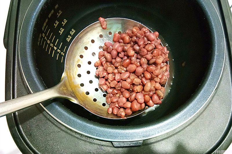 红豆雪糕教学（介绍一碗红豆和半瓶酸奶教你在家做冰棍）(5)