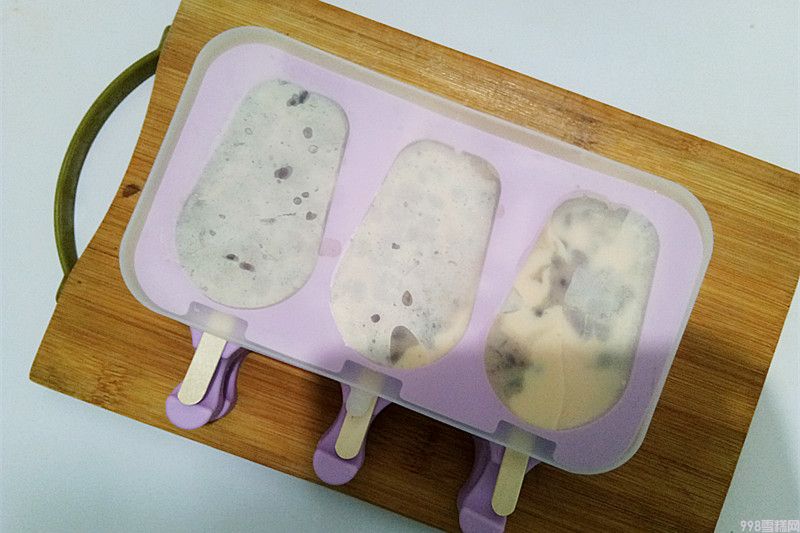 红豆雪糕教学（介绍一碗红豆和半瓶酸奶教你在家做冰棍）(9)