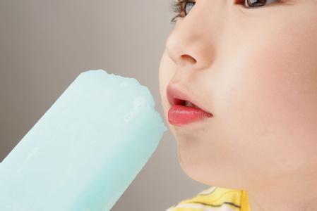 喜欢吃雪糕什么原因(解析常想吃冰可能是身体求救讯号)(图3) 喜欢吃雪糕什么原因(解析常想吃冰可能是身体求救讯号)(3)