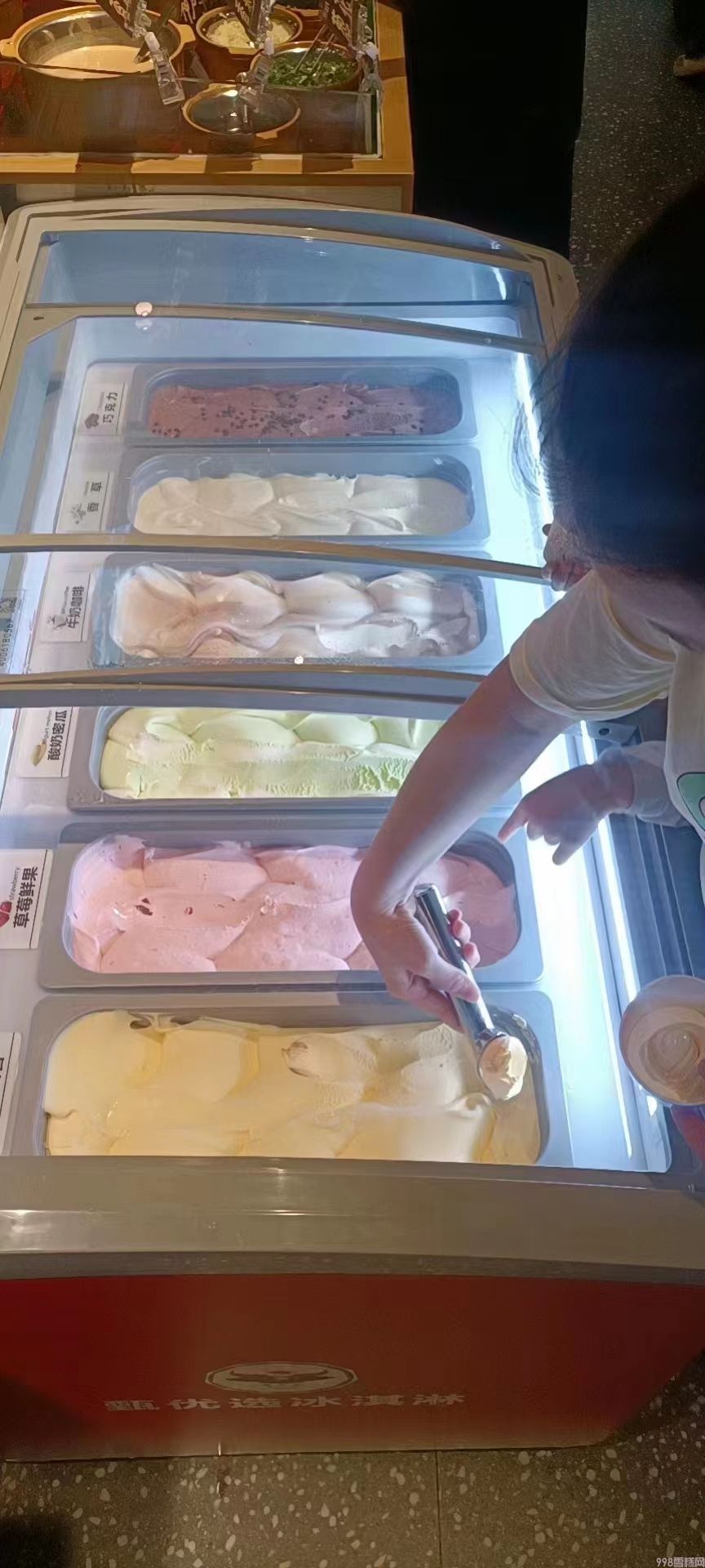 甄优选牛乳餐饮大桶装冰淇淋草莓鲜果冰淇淋 4KG(2)